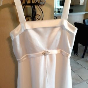 Young girl white gown